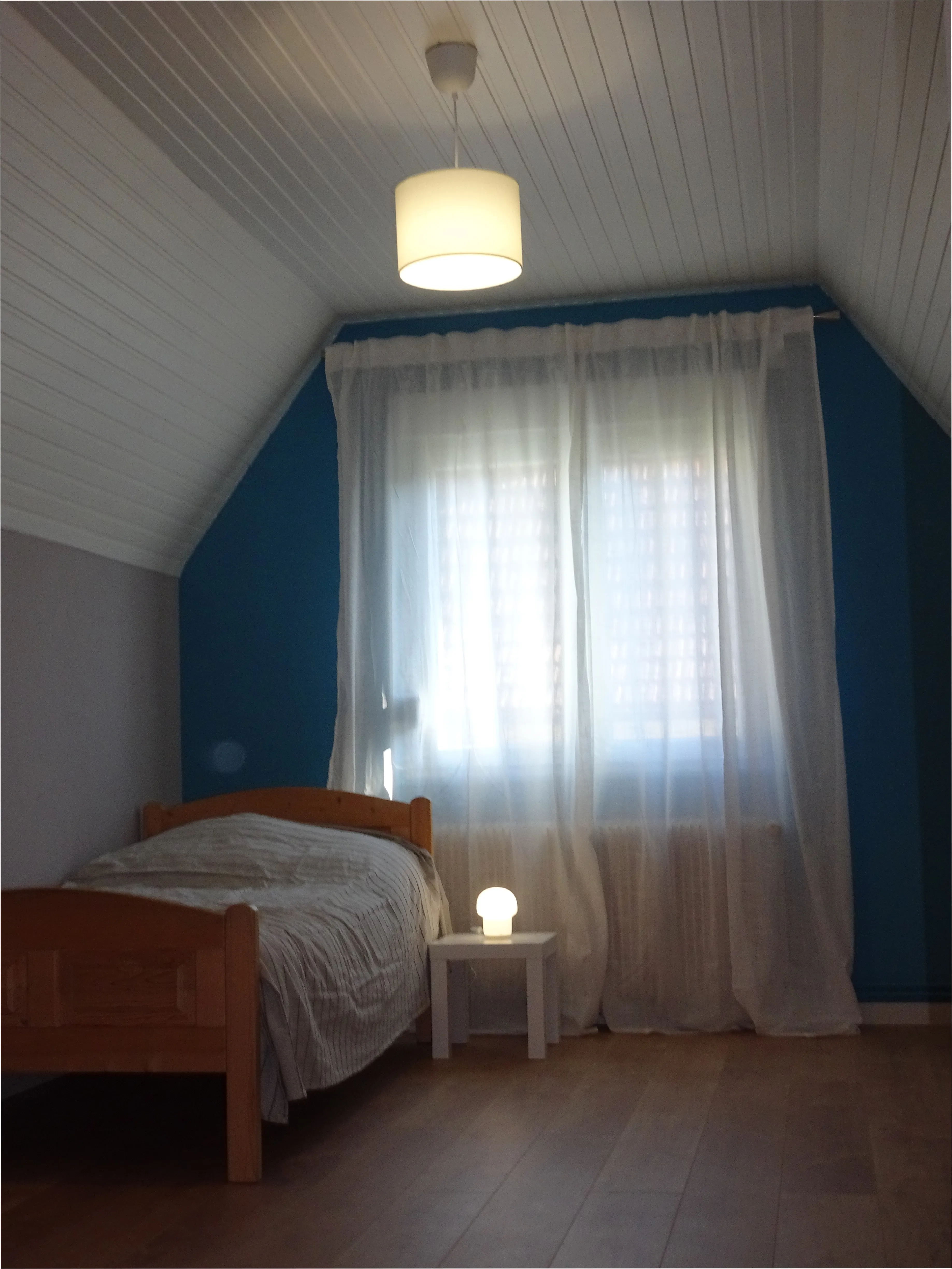 Bedroom 5 with single bed