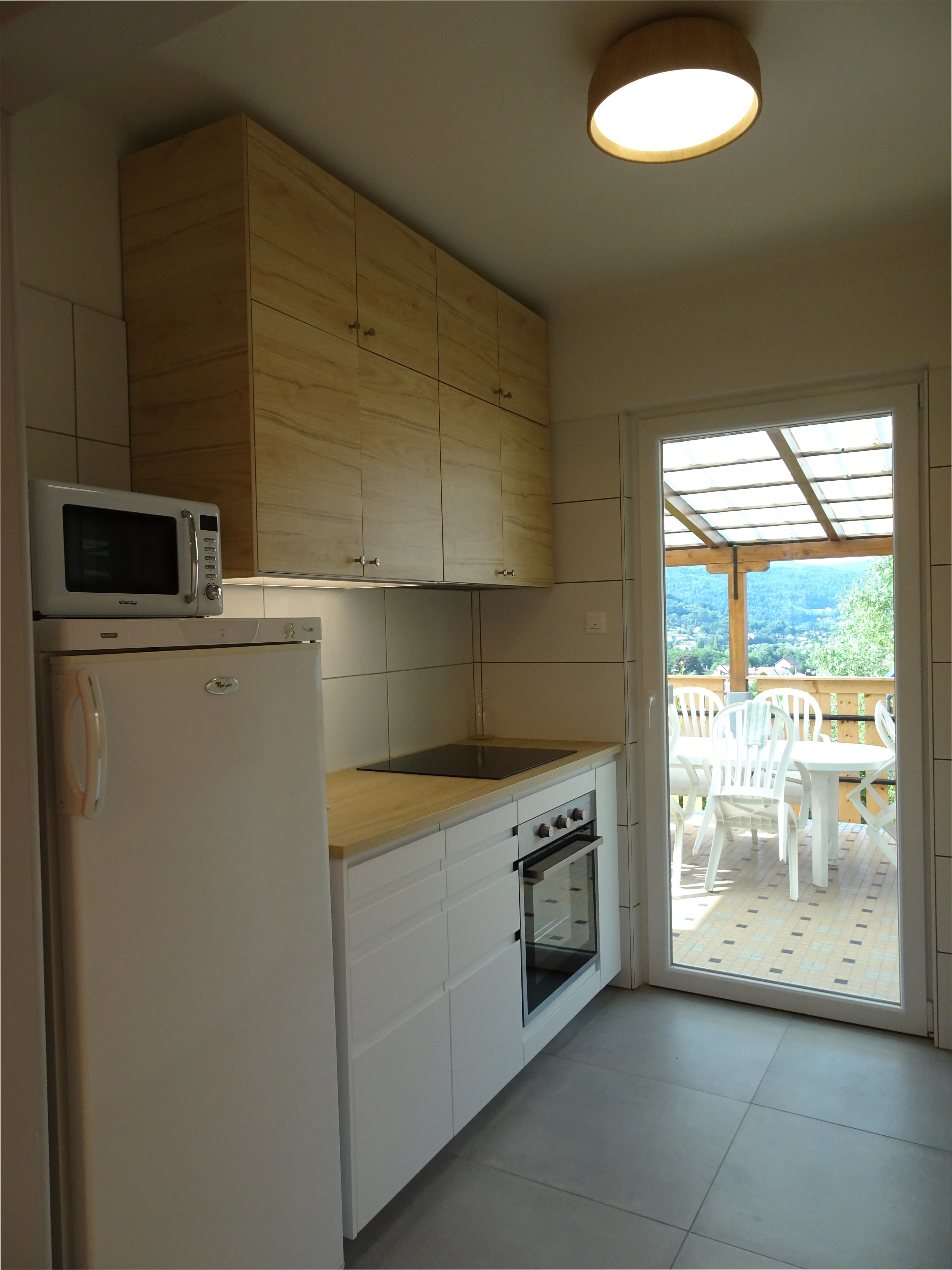 Fully equipped kitchen, view 2