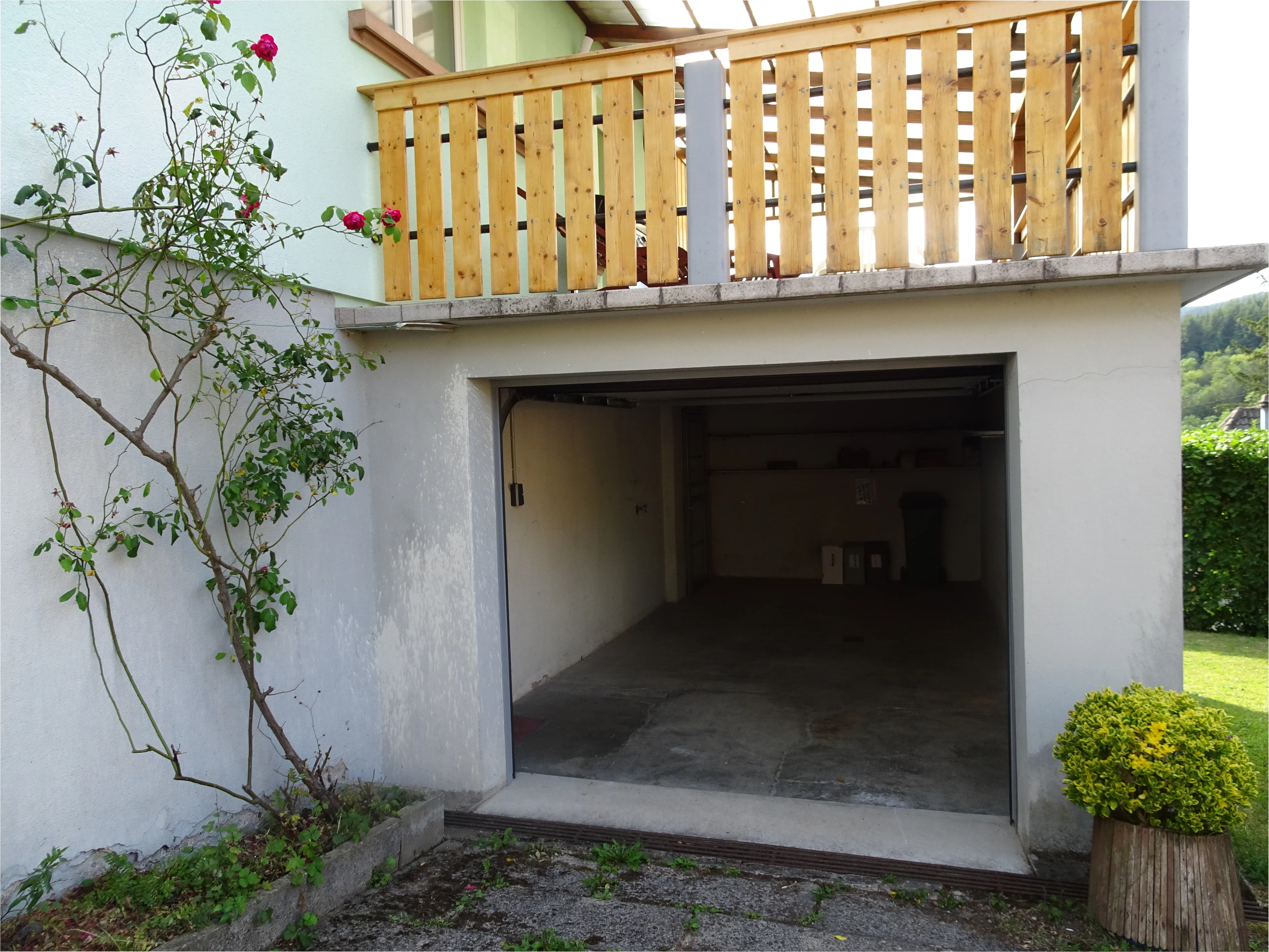 Garage for one car and bicycles